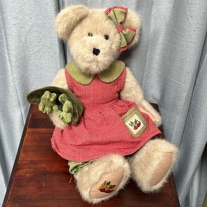 Boyds Bears Momma McVeggie & The Sweetpeas Plush Bear with Babies in Pea Pod
